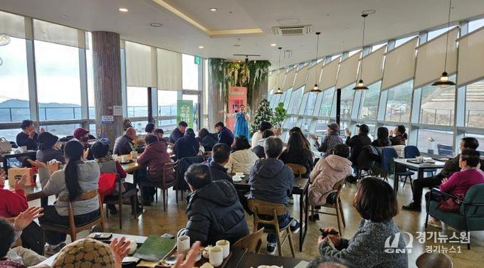 보성군 차문화시설, 2025년 운영 실적 뚜렷한 성장_봇재 그린다향에서 이용객들을 위한 작은 음악회가 열리고 있다