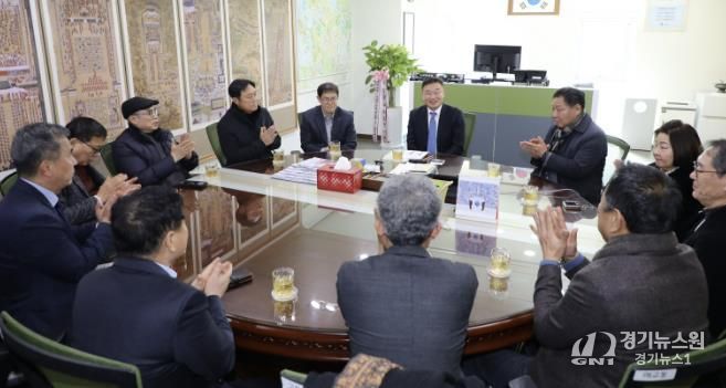 황규돈 신임 수원시 팔달구청장, 동 주민자치회장과 소통으로 하나되다