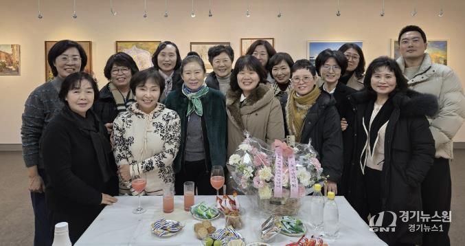 붓으로 전하는 삶의 이야기, 수원시 영통구 광교1동 유화반 아미회 두 번째 전시회 개최