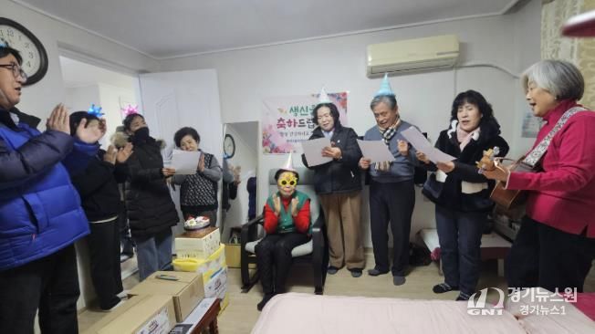 수원시 권선구 권선2동 지역사회보장협의체, 찾아가는 저소득 홀몸노인 생신축하 사업 추진