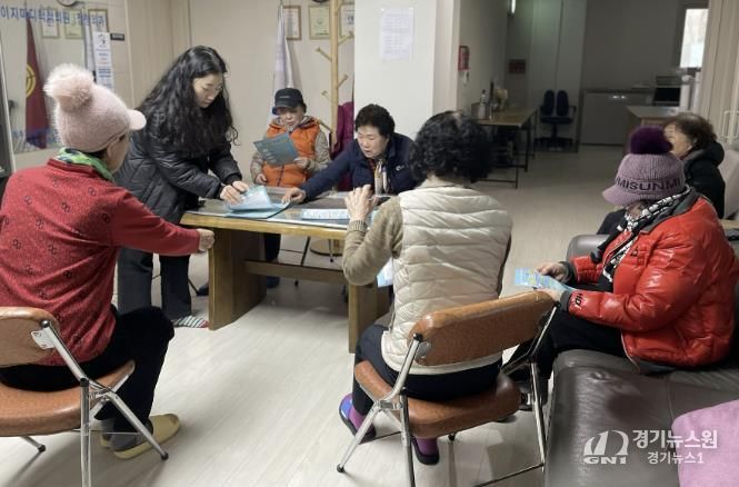 수원시 장안구 연무동, 경로당 어르신 대상 ‘새빛돌봄패키지’ 홍보