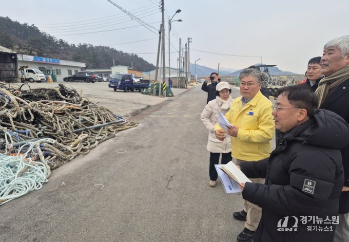 영광군수, 계마항 어구보관창고 화재 현장 방문