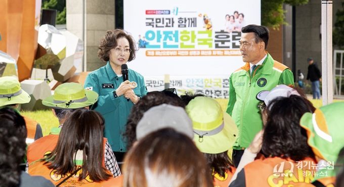 지난 2025년 5월 23일 박희영 용산구청장이 이촌동 래미안첼리투스에서 열린 ‘국민과 함께 안전한국훈련’에 참석해 당부의 말을 전하고 있다