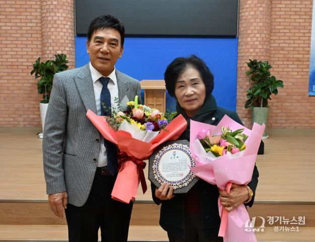 이순덕 운영위원장, 완주에버그린콰이어로부터 공로패 수상