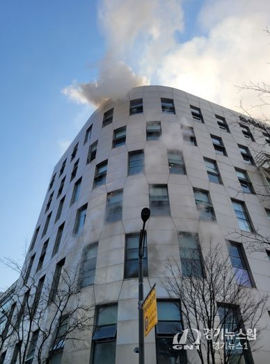 28일 화재 발생한 분당구 백현동 건물 모습