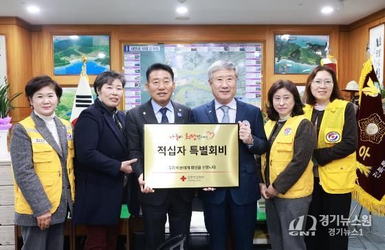 부안군의회, 적십자 특별회비 전달로 나눔 실천