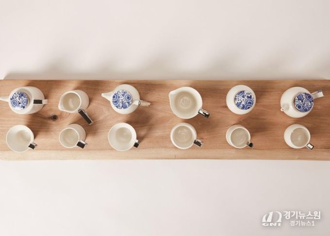 김영숙 작가 제53회 경기도 공예품대전 수상 작품(청화백자 각진 손잡이)