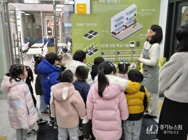 지난해 강북구 스마트팜 센터 프로그램 운영 모습