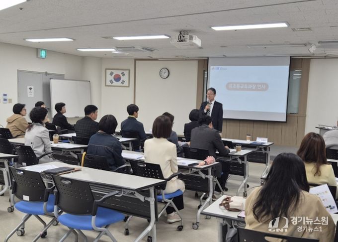 3월 30일 전남여성가족재단에서 열린 ‘(가칭)전라남도교육청유아숲놀이체험원 설계 용역 중간 보고회’에서 참석자들이 실내놀이터 공간 구성안을 논의하고 있다.