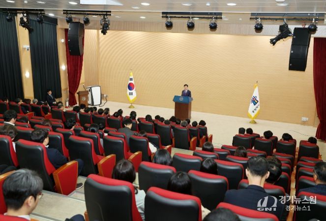 도교육청 사랑관 세미나실에서 4월 월례조회를 개최했다.