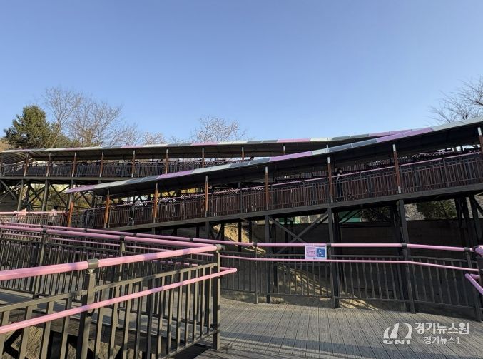 원미산 진달래동산 ‘무장애 데크로드’ 조성 모습