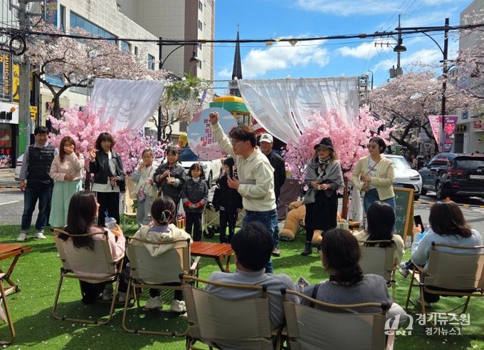 진해 군항제 '벚꽃 팝업 빌리지' 행사
