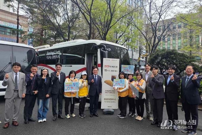 단체 사진(왼쪽에서 일곱 번째 진교훈 강서구청장)