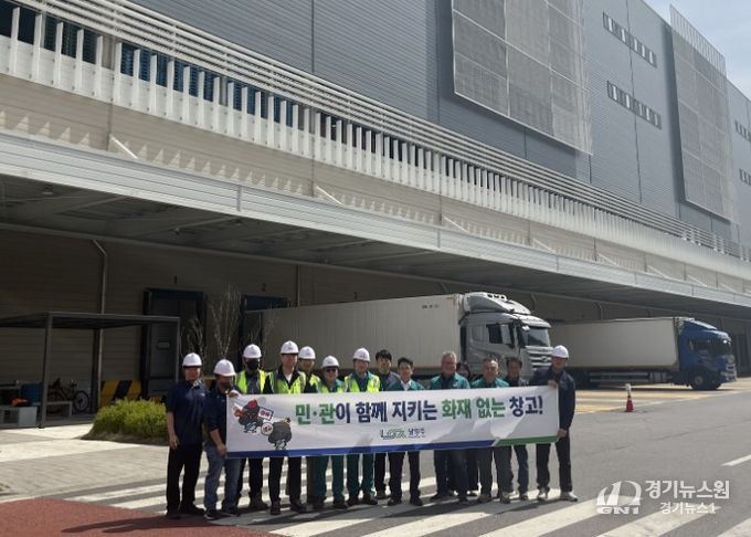 수동면 운수리 오뚜기·빙그레 물류센터 현장 사진 (도시국장, 건축관리과장, 건축물 관계자 등)